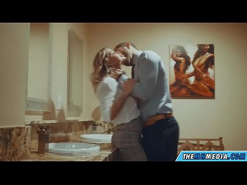 ❤️ Quando uma loira peituda o seduz em um banheiro público ❤️ Porno em porno pt-br.tubesexer-com.ru ☑